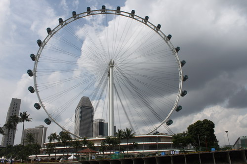 Singapore Flyer dilihat dari Dukw boat