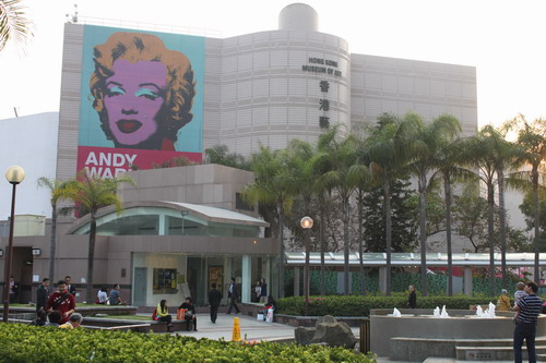 Lagi ada pameran Andy Warhol di sini.