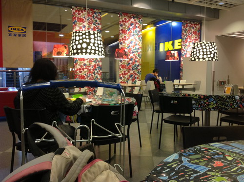 tempatnya bikin betah buat nongkrong lama-lama.