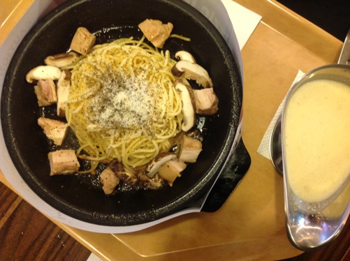 pasta: basil cream cheese (mushroom and chicken) ~ Rp. 69.091,-