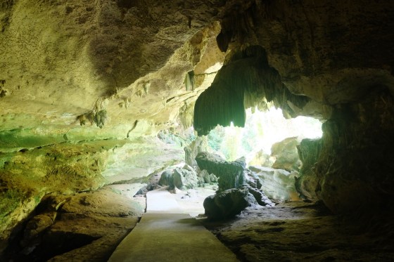 Menuju jalan keluar dari gua putri