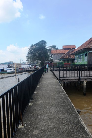 Kalau lewat sungai, kita akan melewati tempat ini agar bisa naik atau turun dari kapal