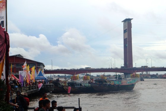 Motherboat alias perahu jukung untuk menyusuri sungai Musi dari etape awal hingga akhir